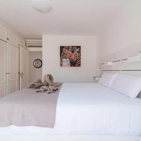 Comfortable 4-bedroom With Private Gardens فيلة أذيخي