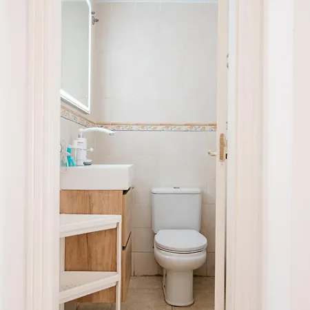 Comfortable 4-bedroom With Private Gardens Вилла